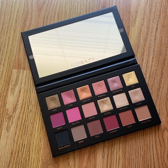 HUDA BEAUTY Other - Huda Beauty Rose Gold Remastered Eyeshadow